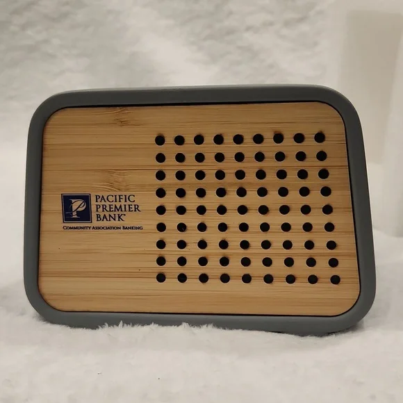 Temblor Wireless speaker and charger, gray ans bamboo - Picture 6 of 7